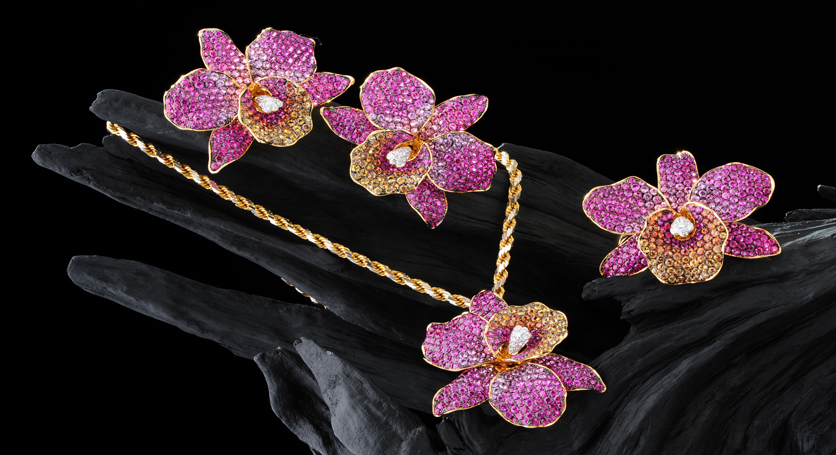 18K Yellow Gold with Fancy Sapphire and Diamond Set