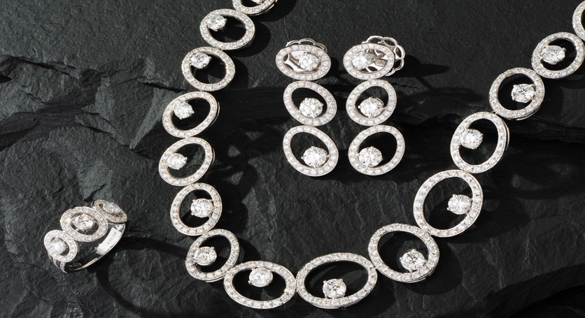 18K White Gold with Diamond Set