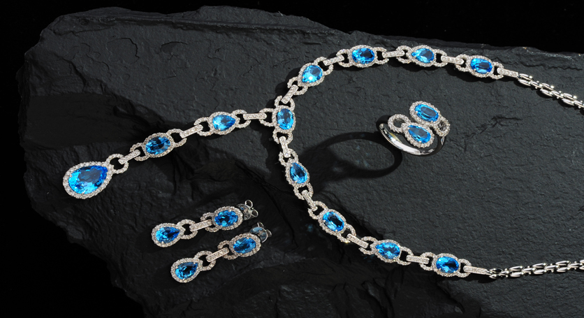 18K White Gold with Blue Topaz and Diamond Set