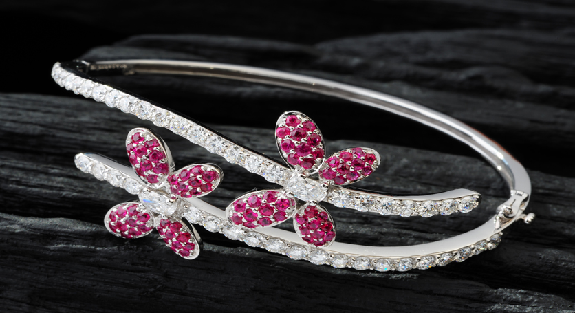 18K White Gold with Ruby and Diamond Bangle
