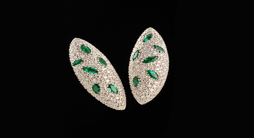 18K White Gold with Emerald and Diamond Earring