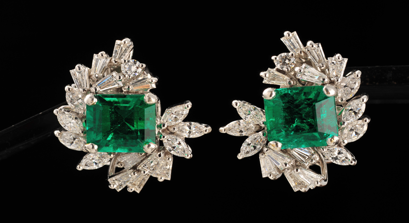 18K White Gold with Emerald and Diamond Earring