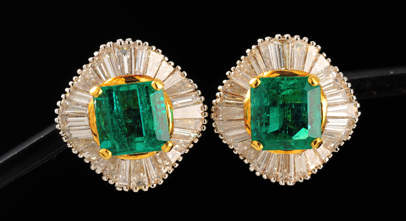 18K Yellow Gold with Emerald and Diamond Earring