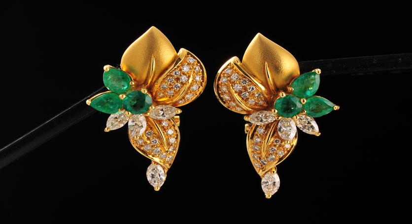 18K Yellow Gold with Emerald and Diamond Earring