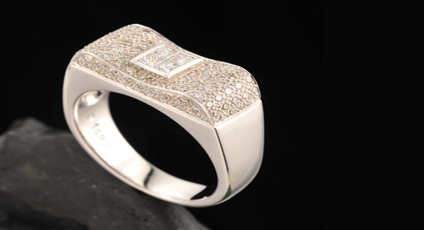 18K White Gold with Diamond Ring