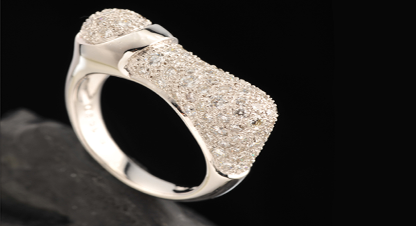 18K White Gold with Diamond Ring