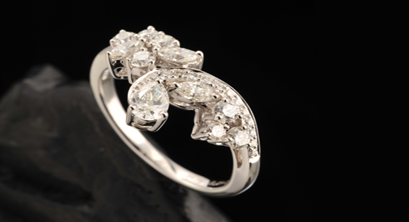 18K White Gold with Diamond Ring