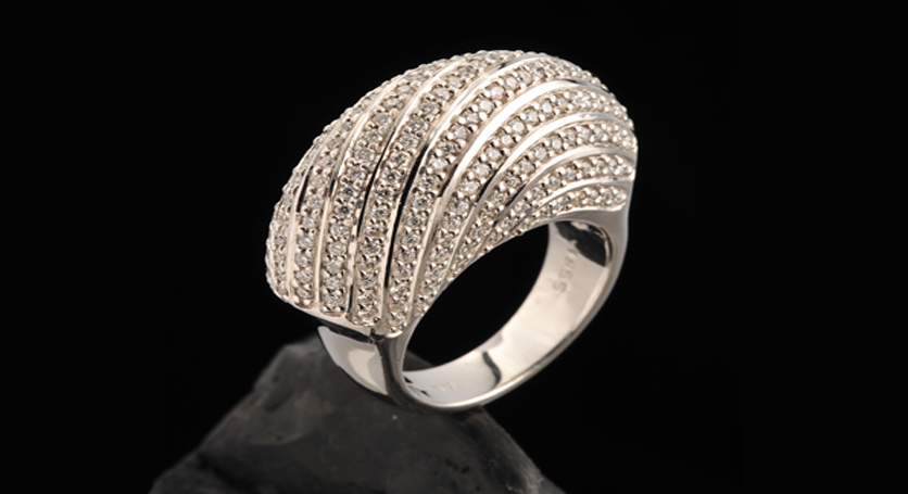 18K White Gold with Diamond Ring