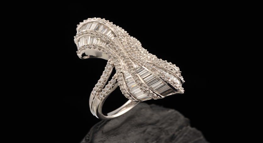 18K White Gold with Diamond Ring