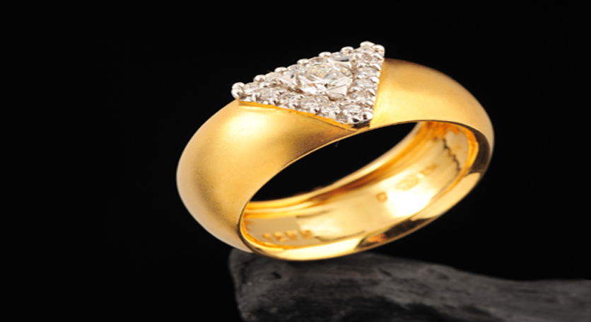 18K Yellow Gold with Diamond Ring