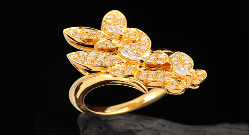 18K Yellow Gold with Diamond Ring