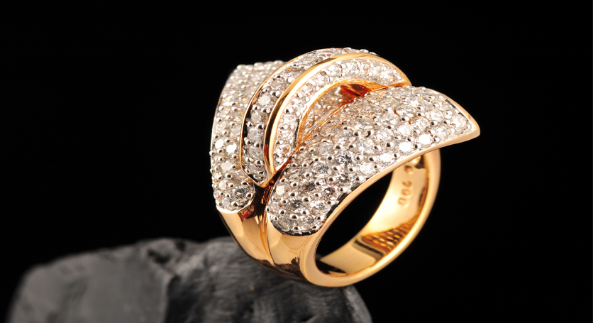 18K Yellow Gold with Diamond Ring