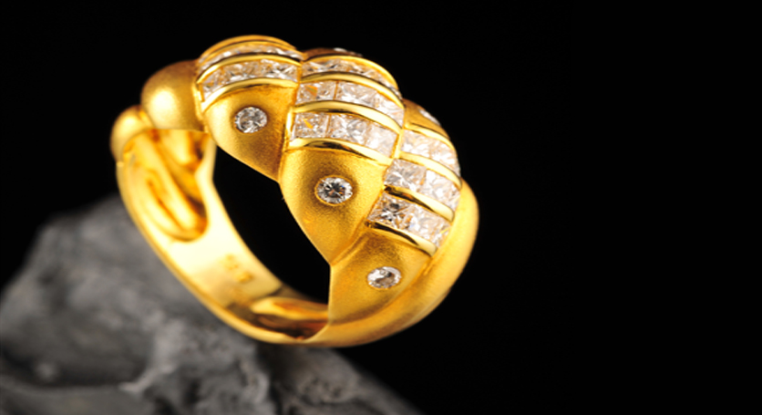 18K Yellow Gold with Diamond Ring