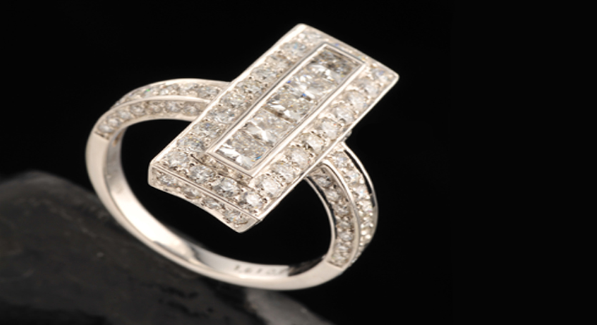 18K White Gold with Diamond Ring