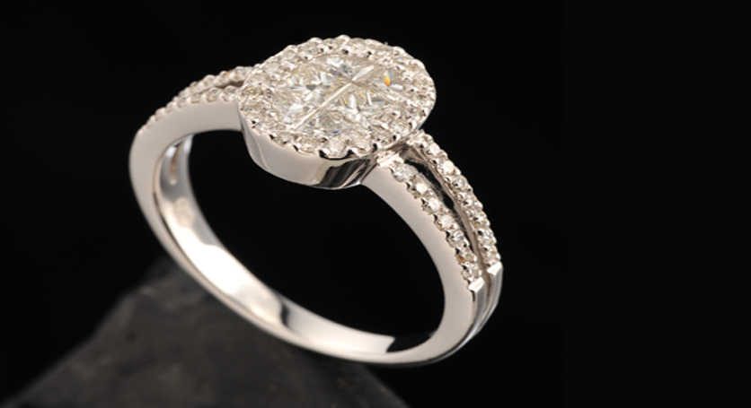18K White Gold with Diamond Ring