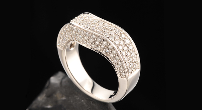 18K White Gold with Diamond Ring