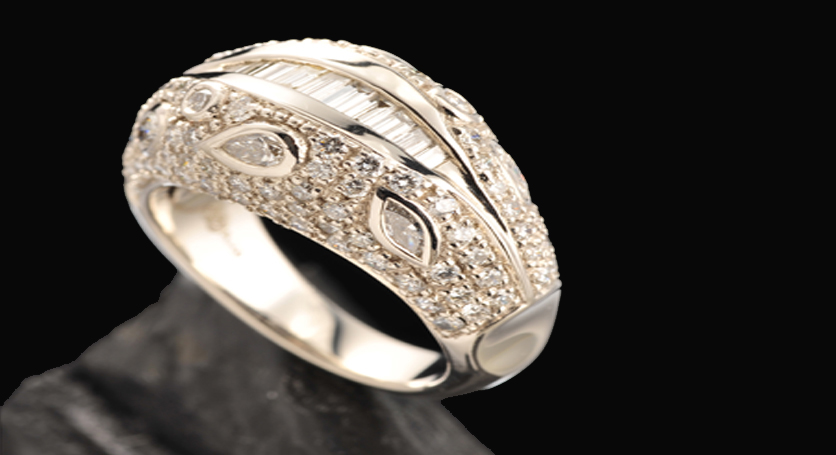 18K White Gold with Diamond Ring