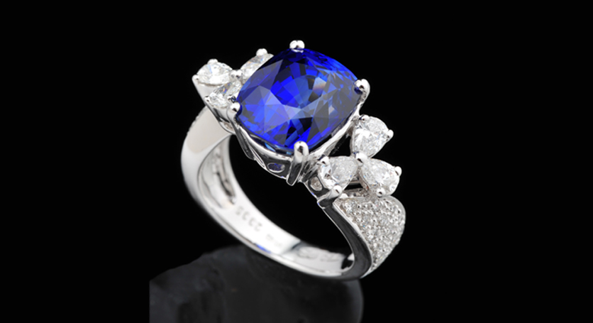 18K White Gold with Sapphire and Diamond Ring