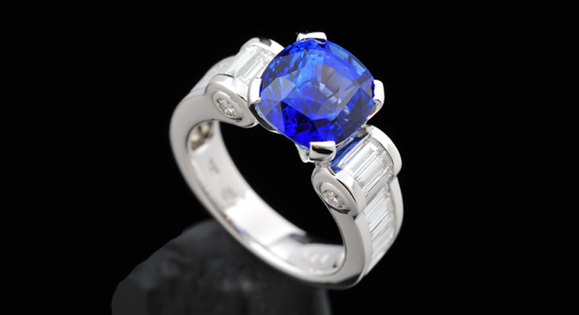 18K White Gold with Sapphire and Diamond Ring