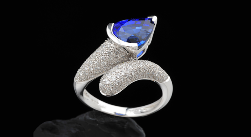 18K White Gold with Sapphire and Diamond Ring