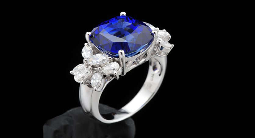 18K White Gold with Sapphire and Diamond Ring