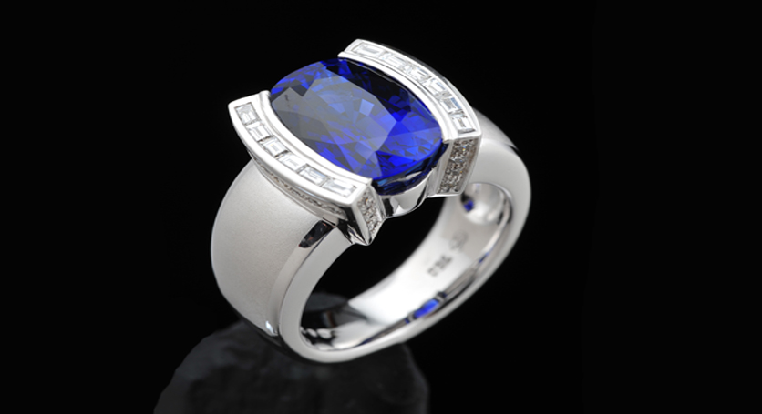 18K White Gold with Sapphire and Diamond Ring
