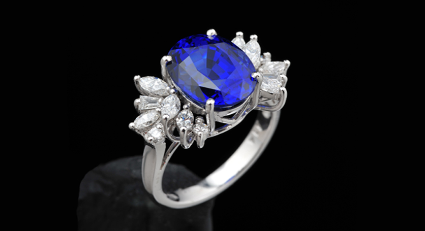 18K White Gold with Sapphire and Diamond Ring