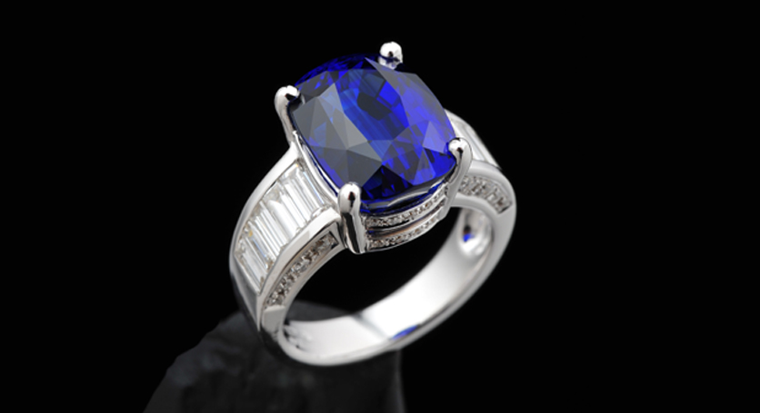 18K White Gold with Sapphire and Diamond Ring