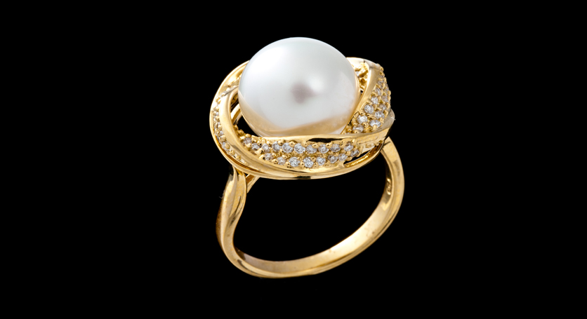 18K Yellow Gold with Southsea Pearl and Diamond Ring