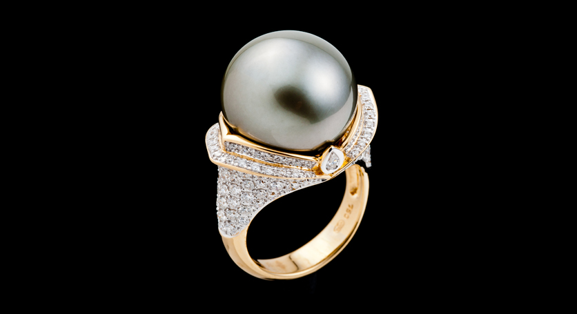 18K Yellow Gold with Tahitian Pearl and Diamond Ring
