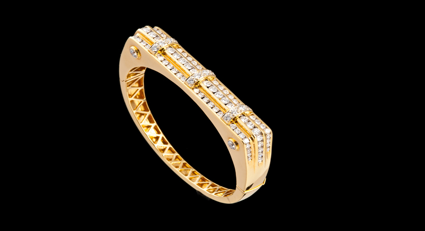 18K Yellow Gold with Diamond Bangle