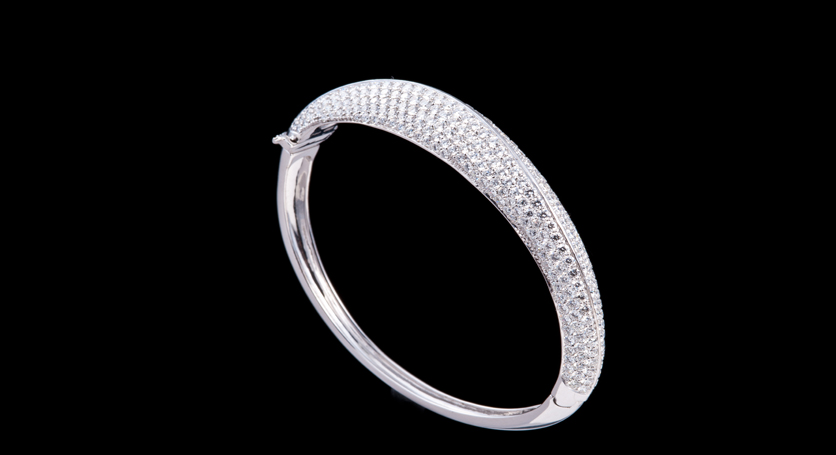 18K White Gold with Diamond Bangle