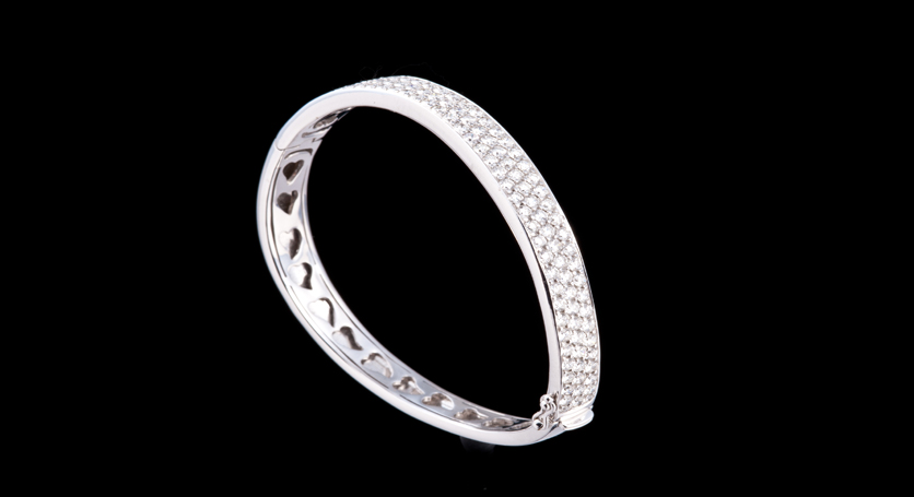 18K White Gold with Diamond Bangle