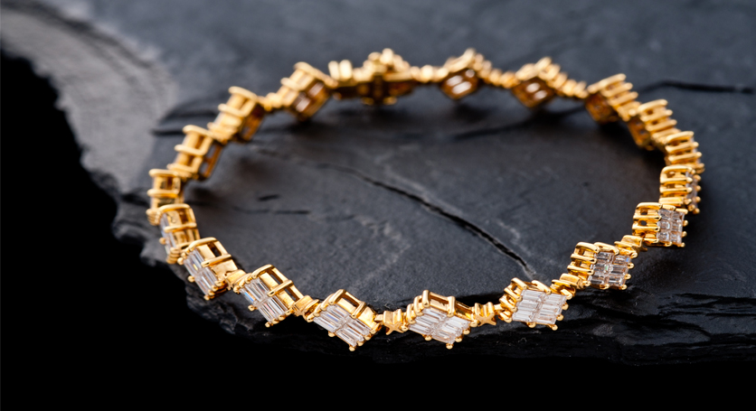 18K Yellow Gold with Diamond Bracelet