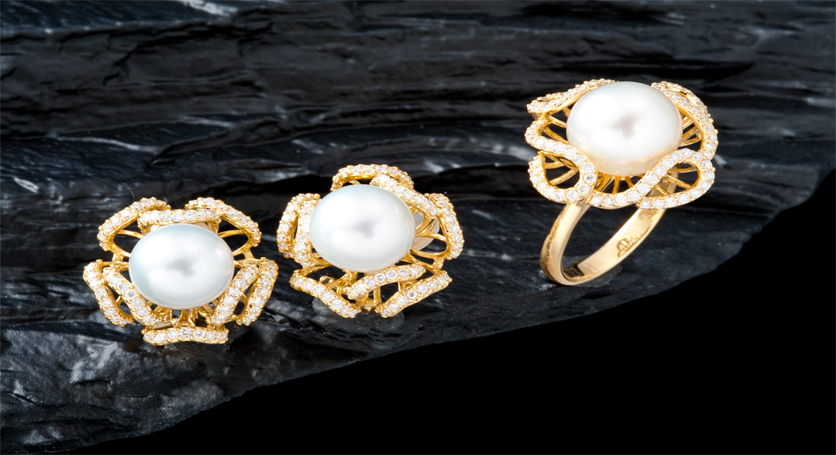 18K Yellow Gold with Southsea Pearl and Diamond Ring and Earring