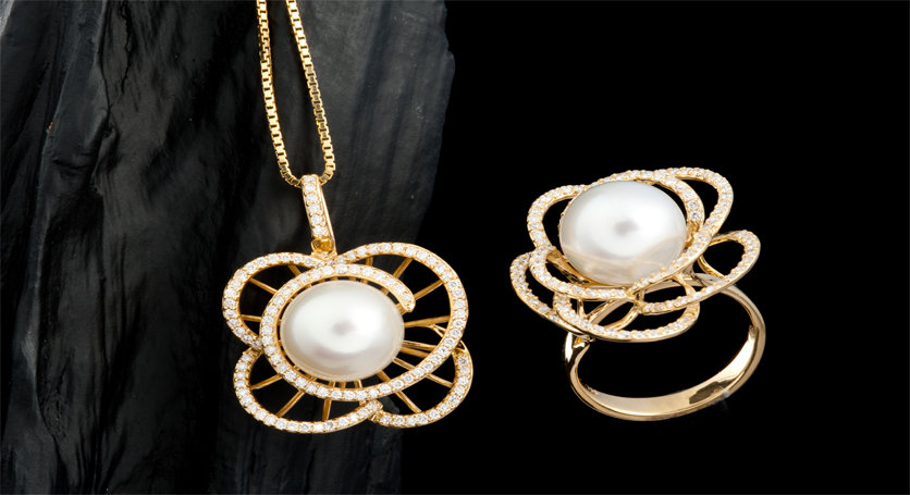 18K Yellow Gold with Southsea Pearl and Diamond Pendant and Ring