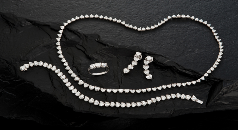 18K White Gold with Diamond Set