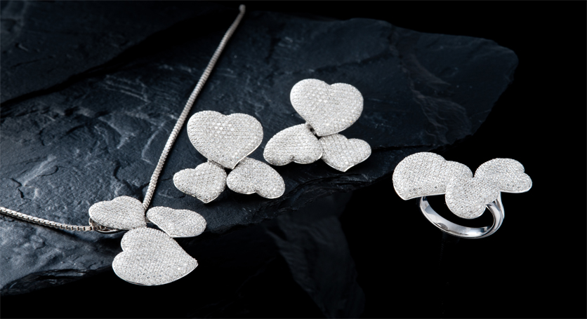 18K White Gold with Diamond Set