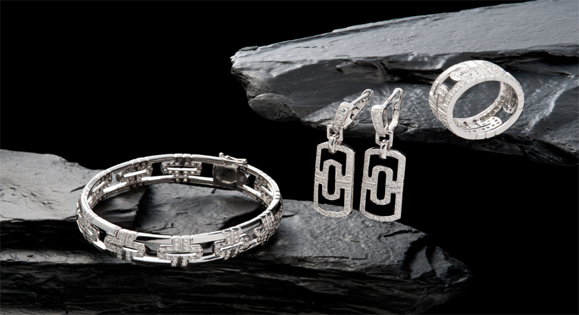 18K White Gold with Diamond Set