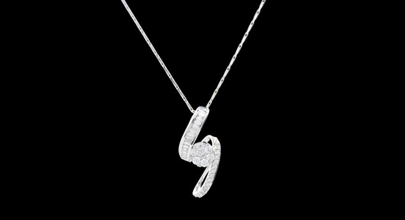18K White Gold with Diamond Pendant