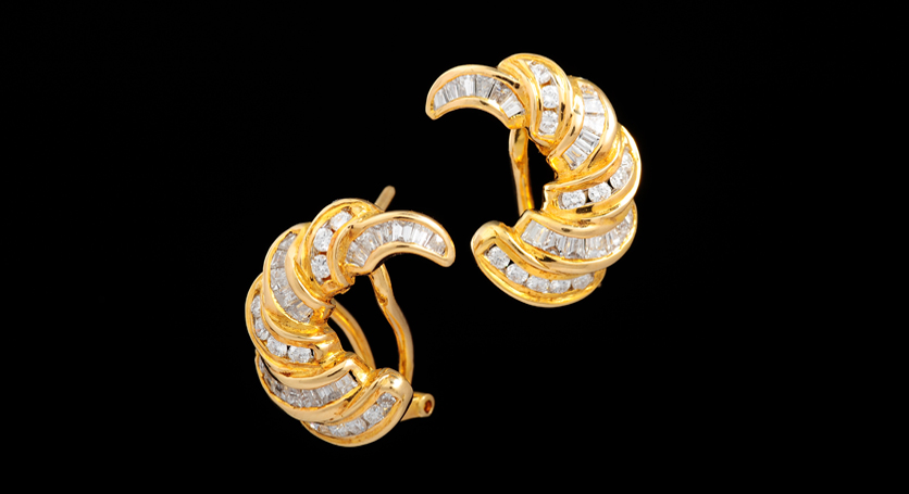 18K Yellow Gold with Diamond Earring