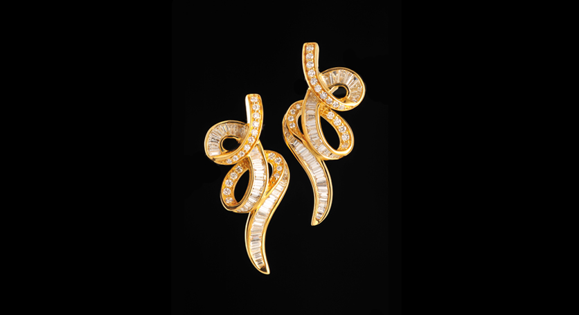 18K Yellow Gold with Diamond Earring