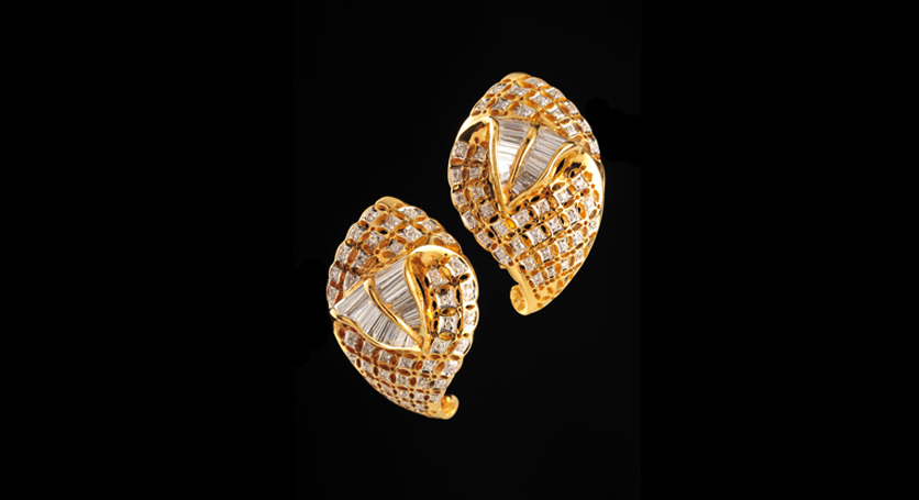 18K Yellow Gold with Diamond Earring