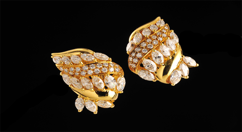 18K Yellow Gold with Diamond Earring