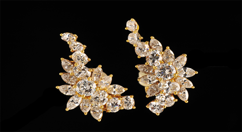 18K Yellow Gold with Diamond Earring