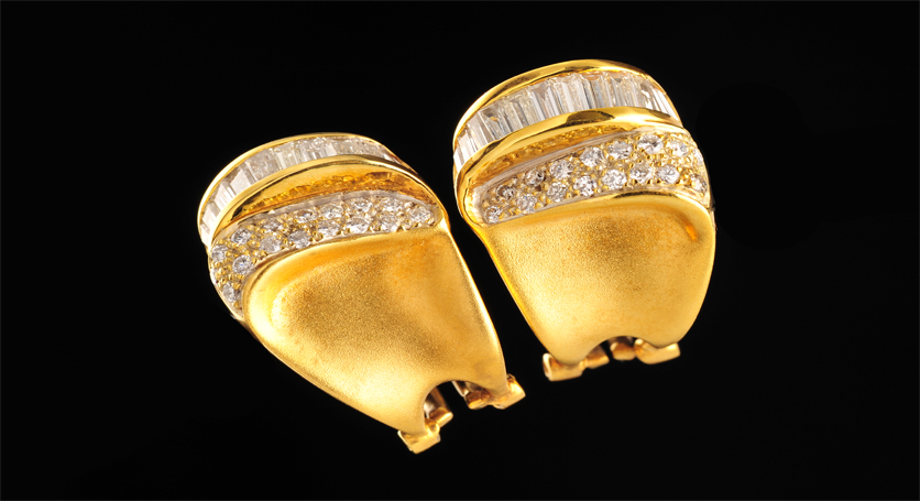 18K Yellow Gold with Diamond Earring