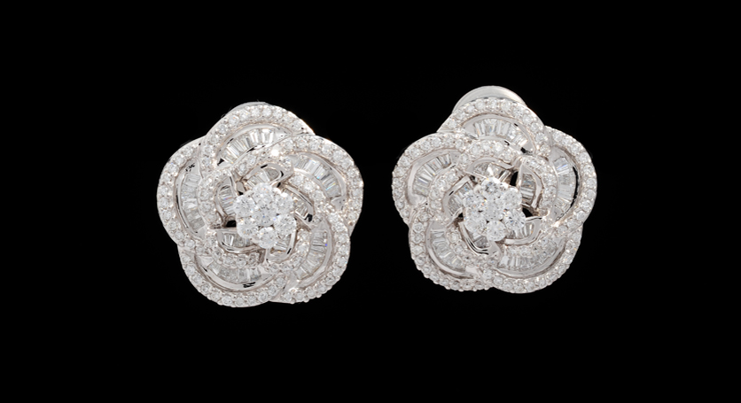 18K White Gold with Diamond Earring