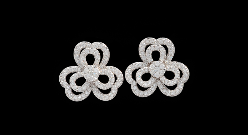 18K White Gold with Diamond Earring