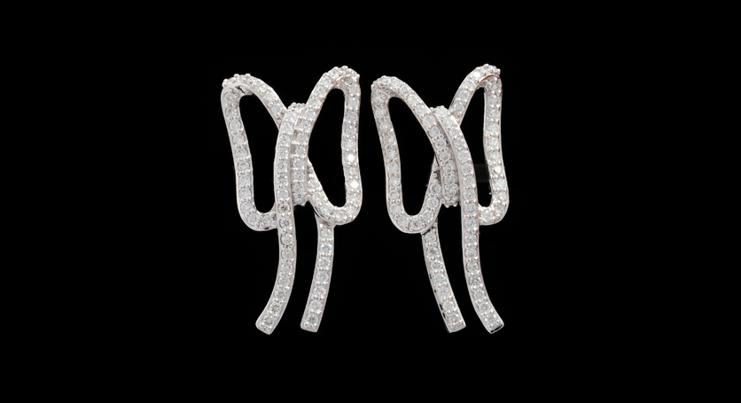 18K White Gold with Diamond Earring