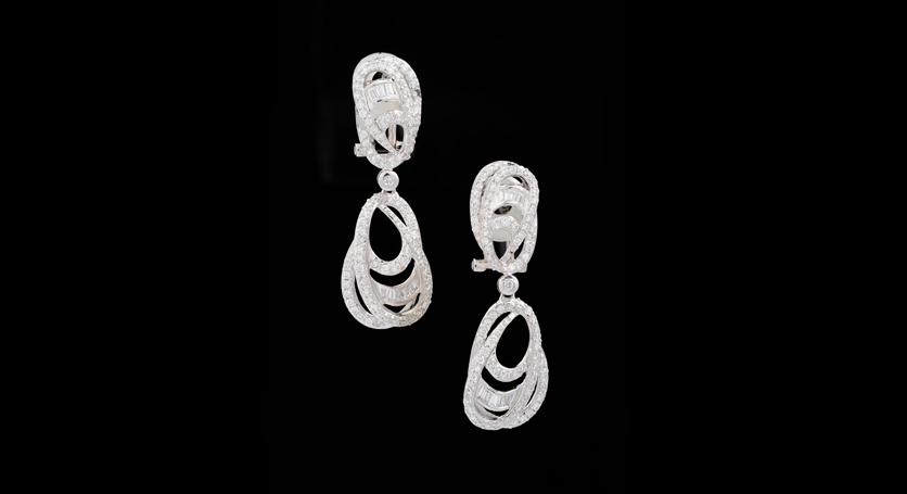 18K White Gold with Diamond Earring